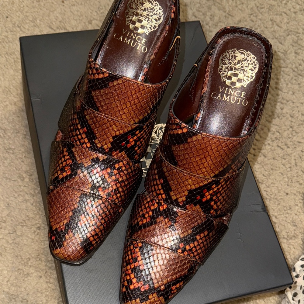 Vince Camuto Women’s Tan and Black Snakeskin Slip-Ons